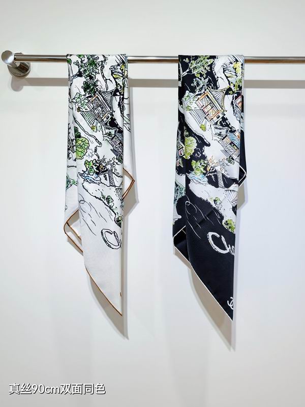 Chanel silk scarf hm39